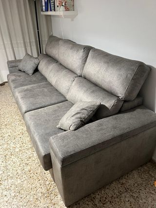 Sofa 5 plazas en color gris.