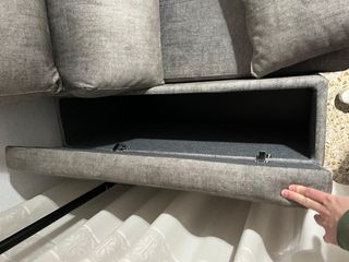 Sofa 5 plazas en color gris.