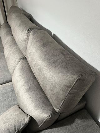 Sofa 5 plazas en color gris.