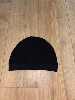 Gorro Syna World Negro Logo Blanco