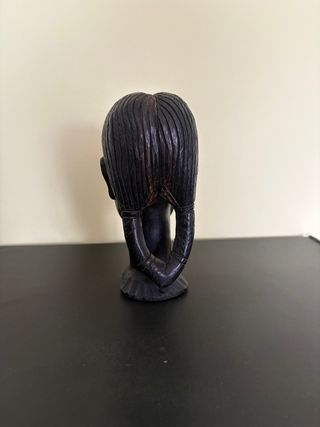 Figura de mujer africana en madera de ébano