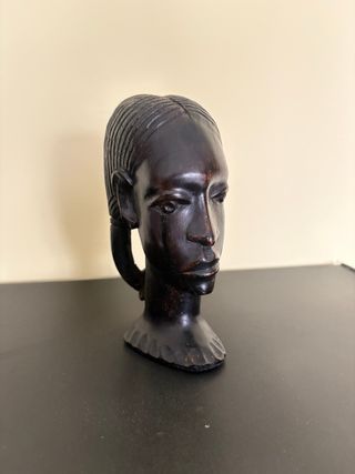 Figura de mujer africana en madera de ébano