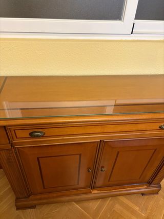 Aparador madera con cristal