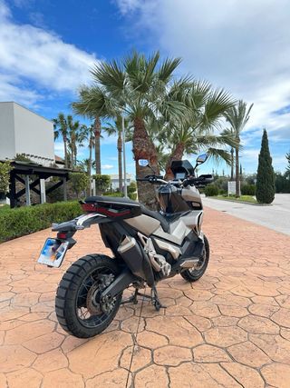 Honda X-adv 750cc .