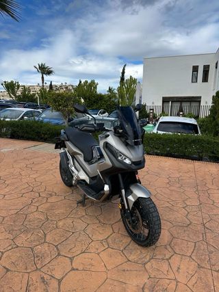 Honda X-adv 750cc .