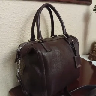Precioso bolso de piel marrón con bandolera impeca