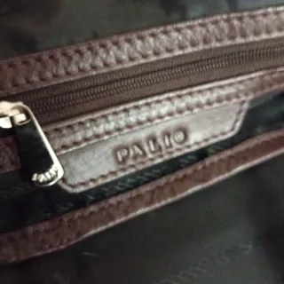 Precioso bolso de piel marrón con bandolera impeca