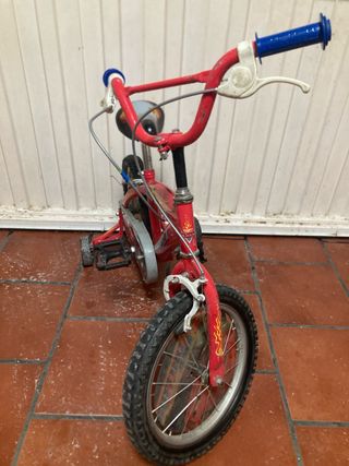 Bicicleta rayo mcqueen con ruedines