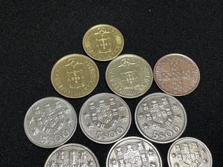 Lotto di 14 monete e serie di monete commemorative