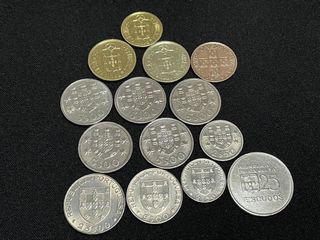 Lotto di 14 monete e serie di monete commemorative