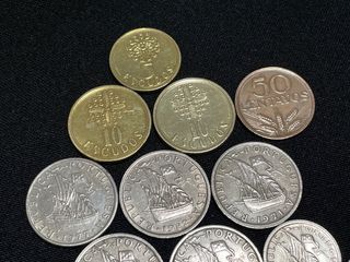 Lotto di 14 monete e serie di monete commemorative