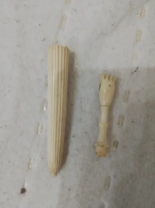 Alfiletero de hueso siglo XIX