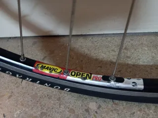 Rueda delantera bicicleta carretera Campagnolo