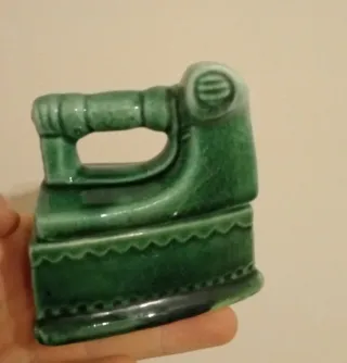 Figura plancha cerámica verde