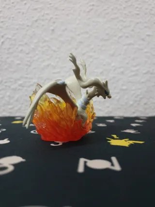 Figura Reshiram Pokémon