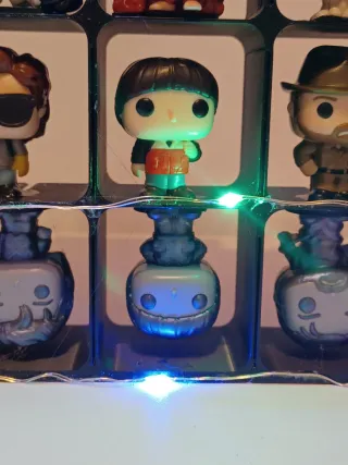 Colección Stranger Things COMPLETA +expositor/leds