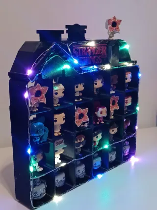Colección Stranger Things COMPLETA +expositor/leds