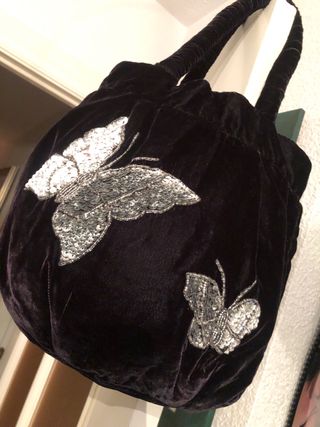 Bolso terciopelo negro mariposas plata