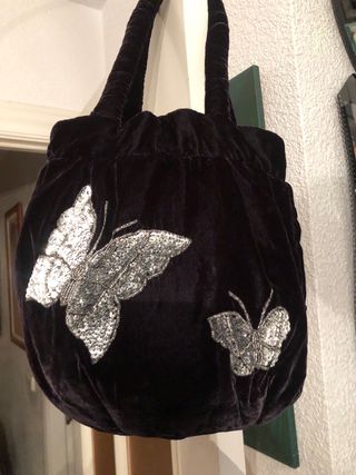Bolso terciopelo negro mariposas plata
