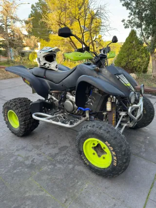 Suzuki LTZ 400 Quad Negro y Amarillo