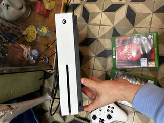 Xbox One S + 2 Juegos Esta como nueva muy poco uso