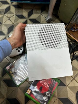 Xbox One S + 2 Juegos Esta como nueva muy poco uso