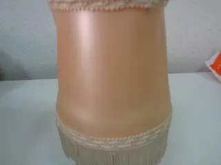 Lámpara de mesa cerámica beige y roja