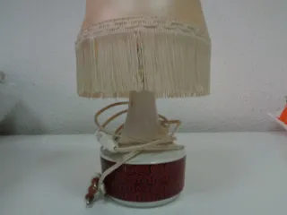 Lámpara de mesa cerámica beige y roja