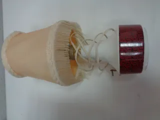 Lámpara de mesa cerámica beige y roja