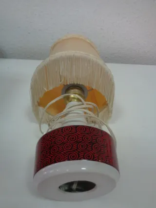 Lámpara de mesa cerámica beige y roja