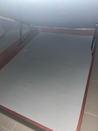 Canapé de madera y tela beige