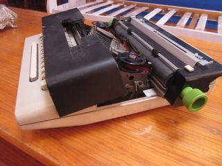 MAQUINA DE ESCRIBIR OLIVETTI LETTERA 36