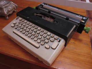 MAQUINA DE ESCRIBIR OLIVETTI LETTERA 36