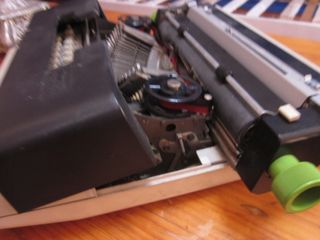 MAQUINA DE ESCRIBIR OLIVETTI LETTERA 36