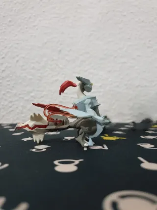 Kyurem Blanco Figura Pokémon