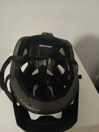 Casco de bicicleta negro