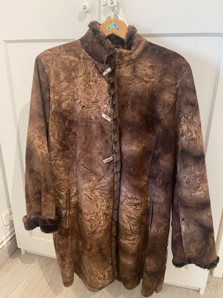 Abrigo marrón estampado