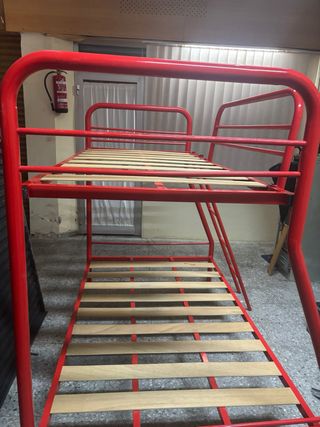 Litera de hierro roja