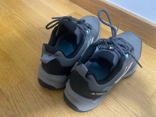 Zapatillas Adidas Terrex senderismo gris