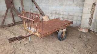 Remolque metálico oxidado