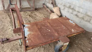 Remolque metálico oxidado