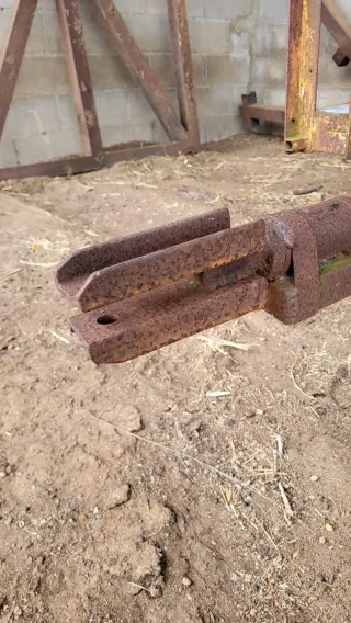 Remolque metálico oxidado