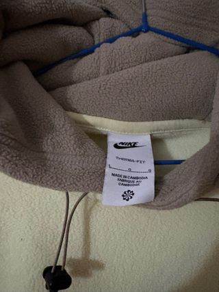 Forro polar Nike amarillo y marrón