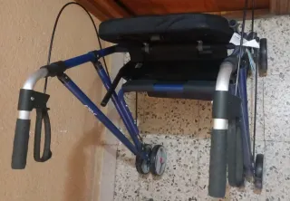 Andador Forta 1,con asiento,frenos y cesta.