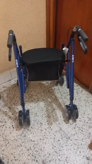 Andador Forta 1,con asiento,frenos y cesta.