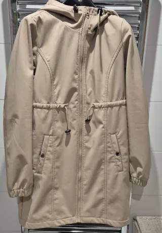 Abrigo premamá y portabebés Mamalicious beige