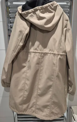 Abrigo premamá y portabebés Mamalicious beige