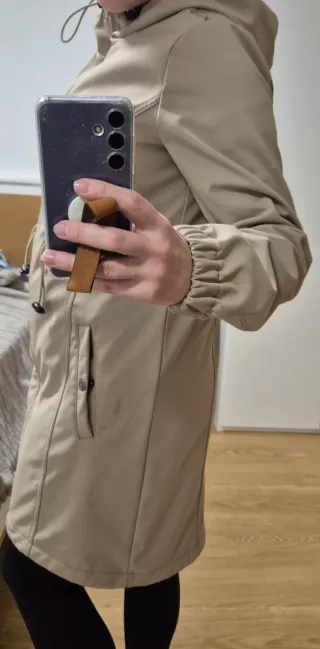 Abrigo premamá y portabebés Mamalicious beige