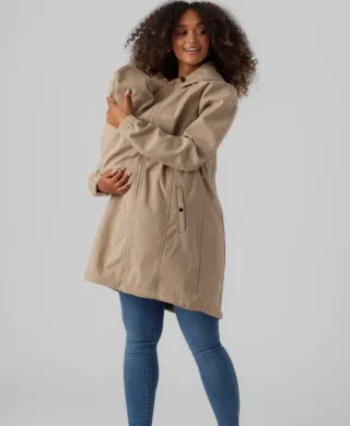 Abrigo premamá y portabebés Mamalicious beige