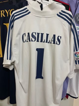Camiseta 2001 del Real Madrid firmada por Casillas